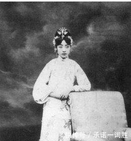 清朝最后的一个太监,出宫后这样生活,但是裤子