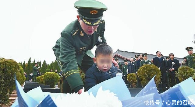山东济南烈士王成龙葬礼举行,5岁弟弟:哥哥去