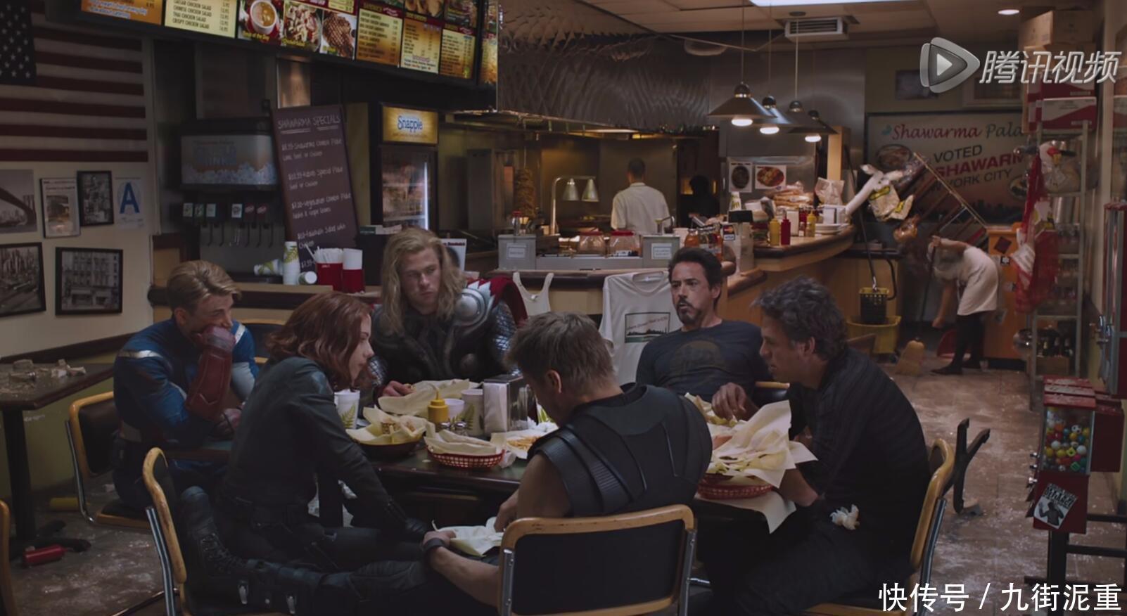复联1结尾那顿饭不仅迷之尴尬,而且吃烤肉的人