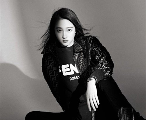 继鹿晗之后,关晓彤也参加综艺成常驻嘉宾,网友