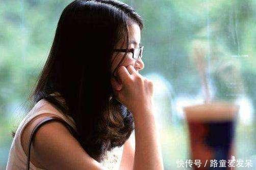 弟弟要买车,我偷偷给他转10万,去银行取钱时我愣住了