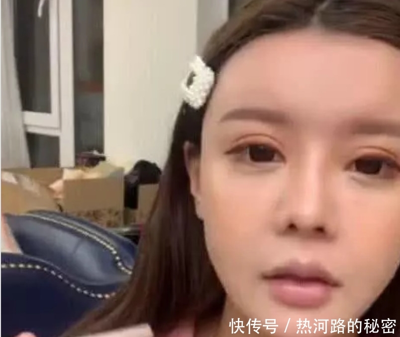 时隔多月韩安冉开启直播,素颜曝光引起争议,网