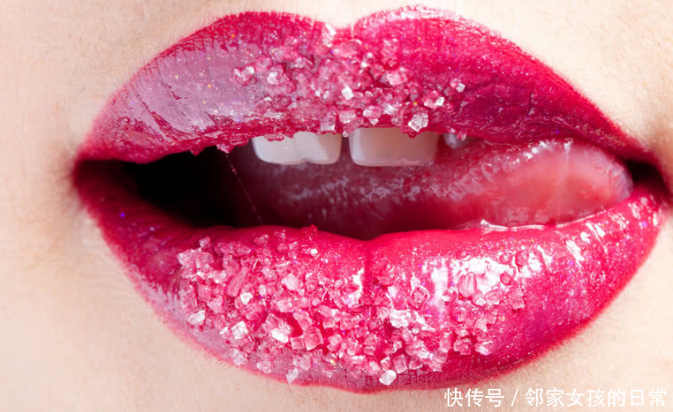 心理测试:4个性感嘴唇,哪个最有魅力?测身边有几个人在暗恋你