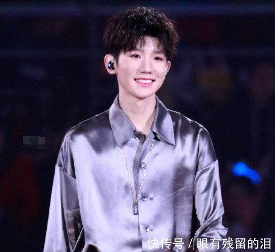 有一种整容叫王源化妆了,看到图四,实在是忍