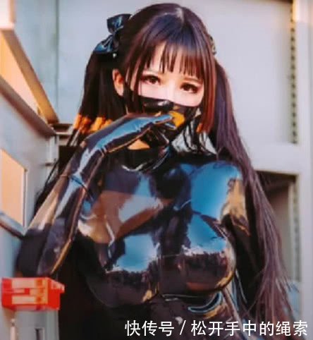 又一个胶衣cos走红,可是身材不尽人意,被问出汉口店情趣用品图片