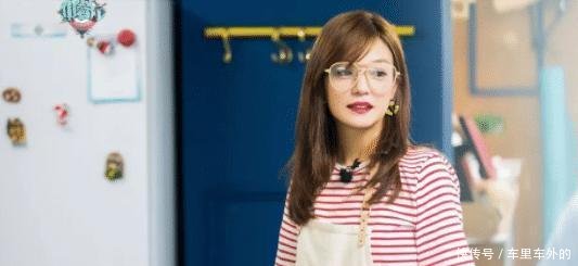 赵薇新加坡国籍被央视点名, 深夜感慨发文 一切