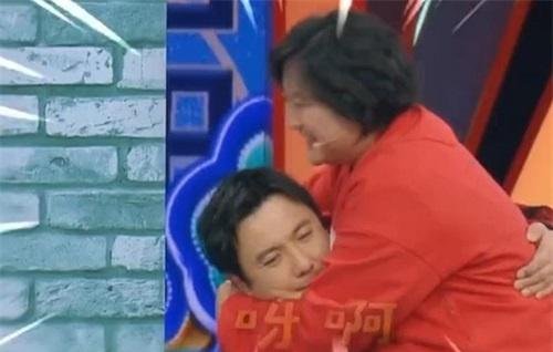 贾玲当众公主抱沈腾,画面和谐搞笑,网友:笑得停