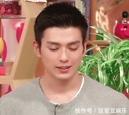 雄霸儿子颜值碾压当红小鲜肉，在节目中劈叉为好莱坞大片增重16KG