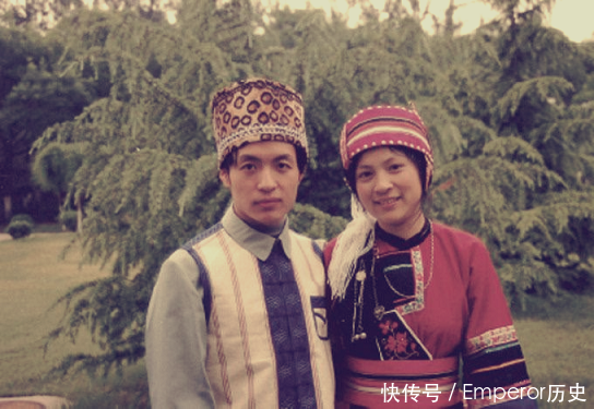 一著名诗人,逼妻子打胎,把儿子送土著,还喝妻子