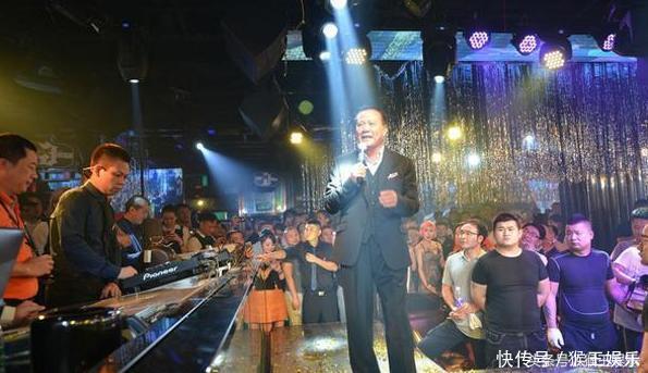 气场盖过周润发、演技秒杀周星驰,万梓良经历