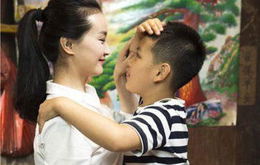 离婚三年,前夫始终不让我见孩子,我偷着去看一眼,哭着要复婚