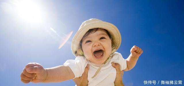 良心医生提示孩子发烧如何准确量体温安全降温