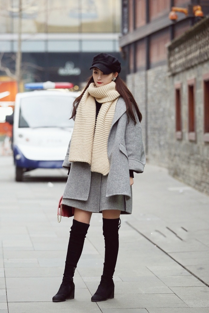 美女街拍,大长腿和高颜值的视觉盛宴,现在流行