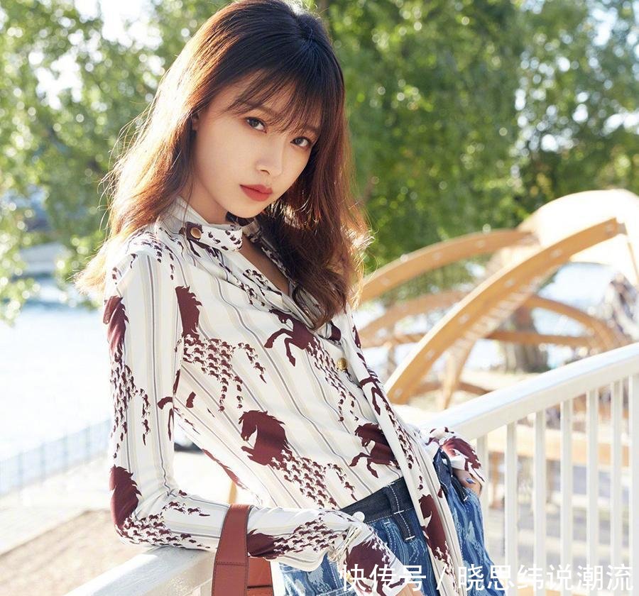 孙怡高跟鞋搭棉袜, 李宇春凉鞋配棉袜, 反季时尚