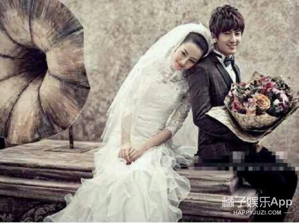 迪丽热巴竟然拍过婚纱照?这个新郎看上去有点眼熟啊