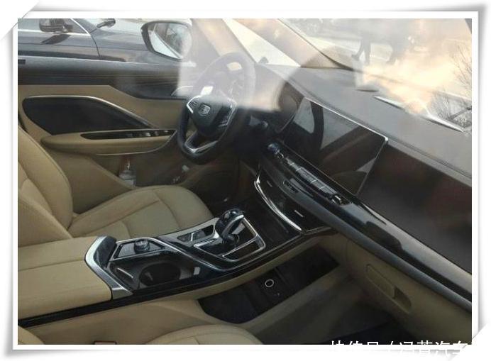 吉利嘉际实车再度现身, 换装全新黑色车标, 还买