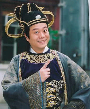 他是内地最受欢迎的香港男演员,妻子是澳门第