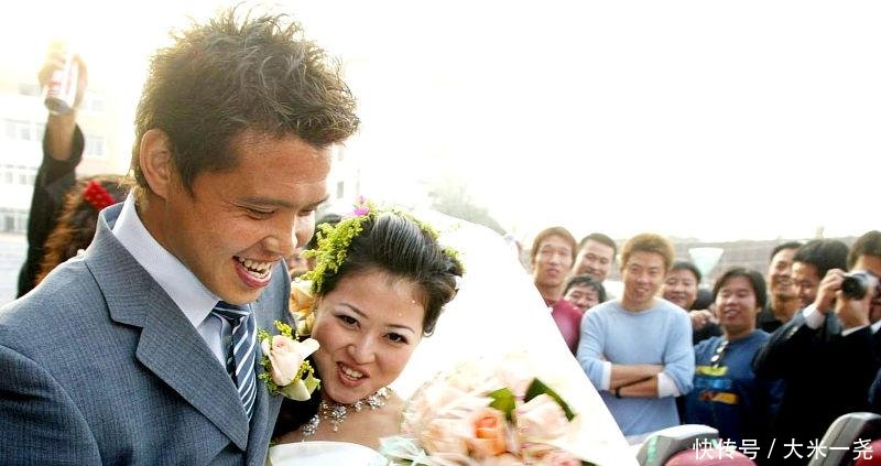 前国足最强中场退役后完成华丽转型 如今已成