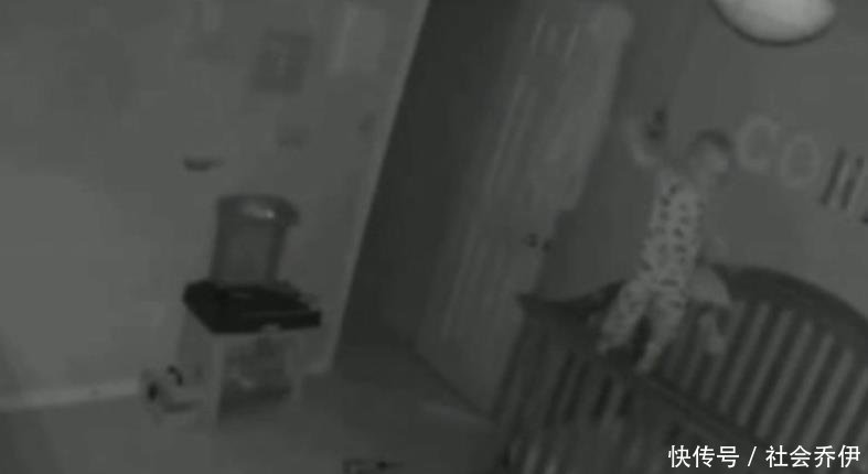 女子为宝宝房间安装摄像头,监控拍下的诡异一