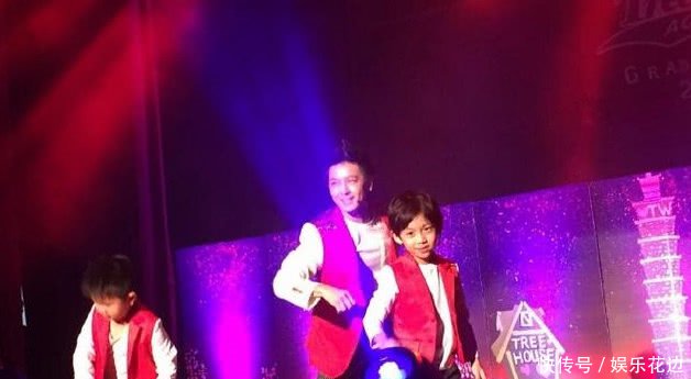 林志颖晒双胞胎幼儿园庆生照片,一家五口的全