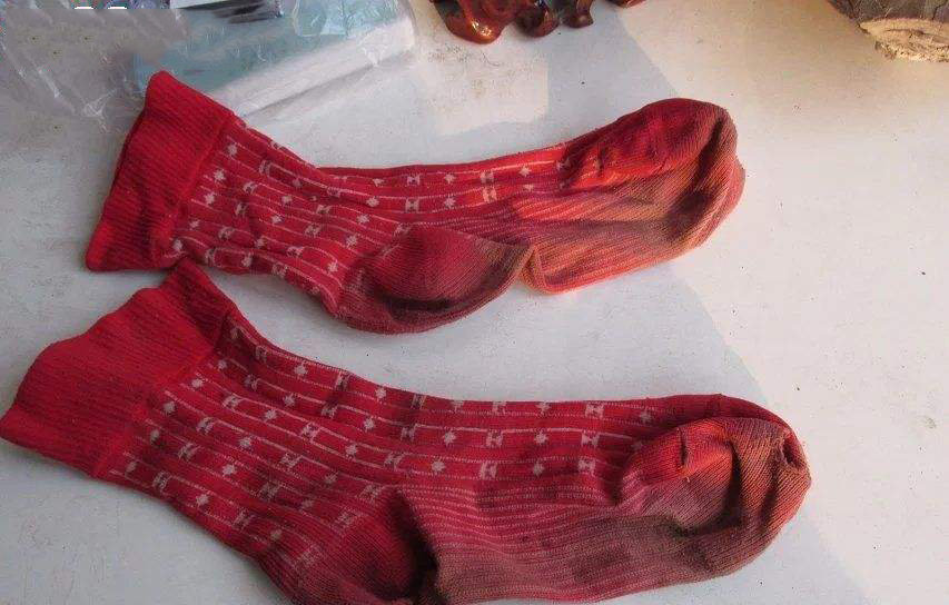 儿媳不爱洗脚,今天却进门就洗澡,婆婆闻了闻她