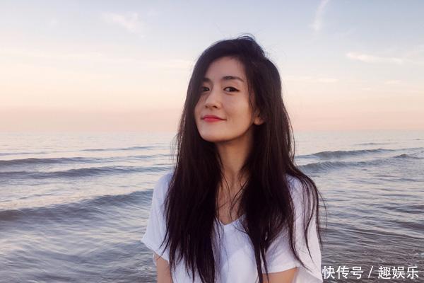 杨幂成为第3个粉丝破亿的女星 玩微博9年意料