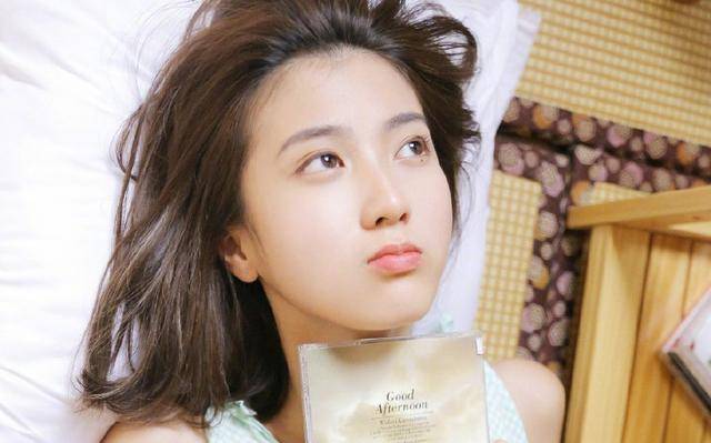 女人想要跟你\"亲热\",少不了会有这些\"不害臊\"的表现,别