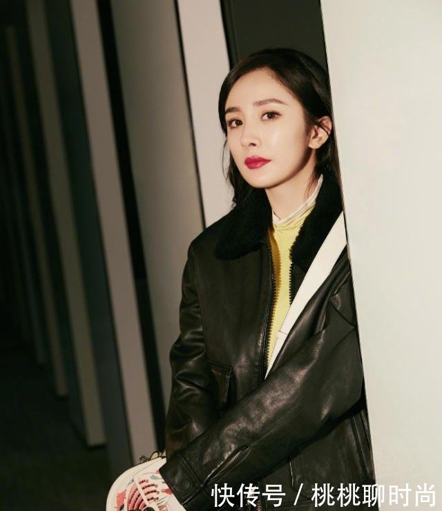 杨幂厉害了!穿皮夹克配格纹半身裙女神范十足