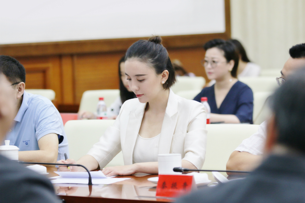 吕佳容新剧《执行利剑》央视将播 挑战执行法官：尊重和敬畏