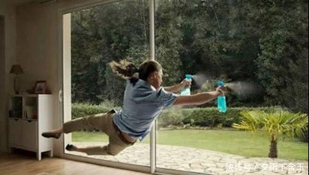 搞笑GIF图:这是谁家的媳妇,打扫卫生的姿势都