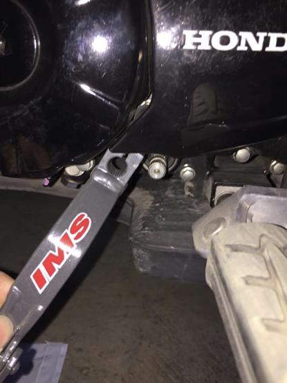 摩托车换挡不顺畅可能是少了这个配件