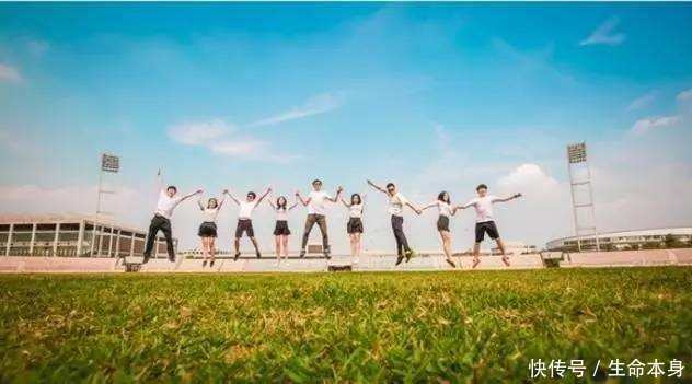 超全毕业照拍摄姿势，拍出独一无二的毕业合影