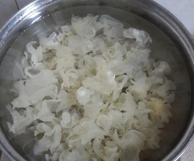 银耳怎么做才粘稠 t0135b2157722b8700f.jpg