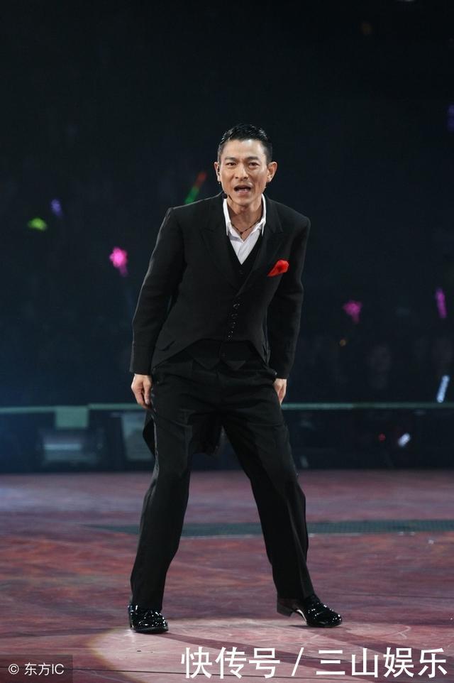 迈克杰克逊演唱会前五天去世,售出百万门票没