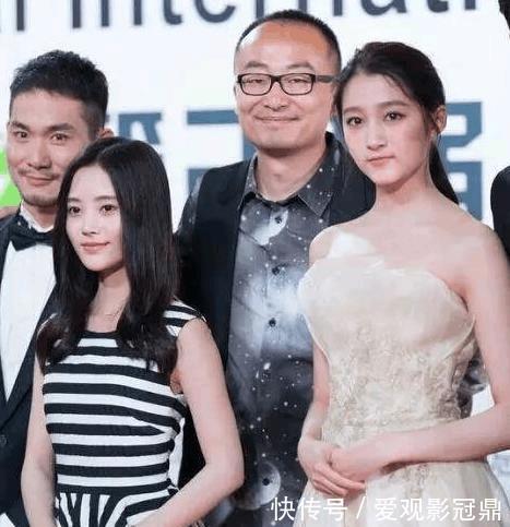 鞠婧祎与关晓彤同框, 相差3岁差距大, 网友: 淑