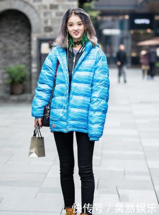 杭州街拍美女穿搭时尚个性,长相美若天仙,走在