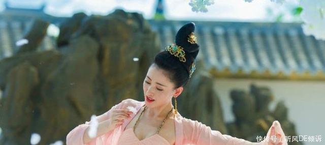 十个翩翩起舞的古装美人,关晓彤婀娜多姿,白