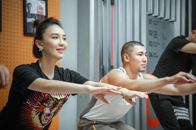 吕佳容露脐大片与袁姗姗相撞！同是于正剧中出来她们有何不一样？