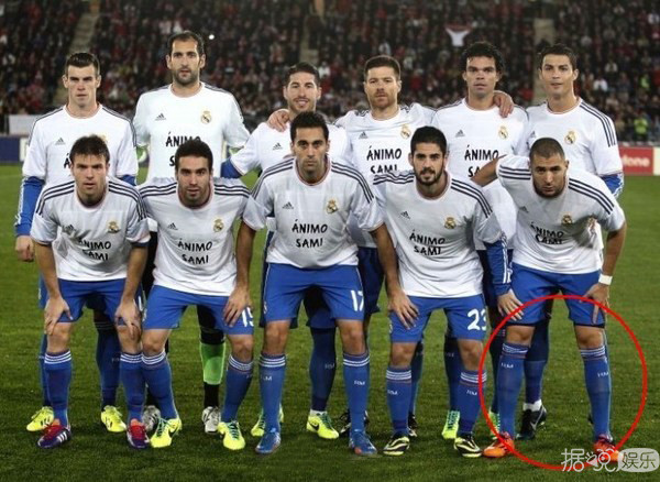 鹿晗为什么总喜欢合影垫脚呢?因为他是C罗的