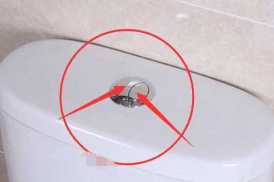 马桶上2个按钮别随便用!这么按才省水,可惜好