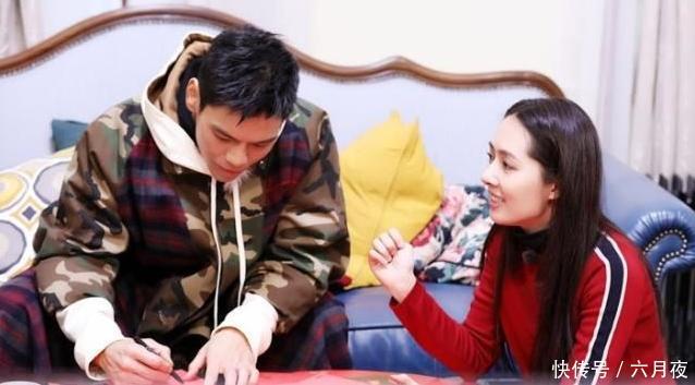 订婚后向佐郭碧婷不急组CP赚钱而是环球旅行