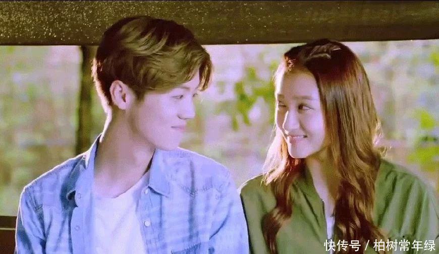 狗仔拍到关晓彤探班鹿晗,照片内容令人尴尬,芦