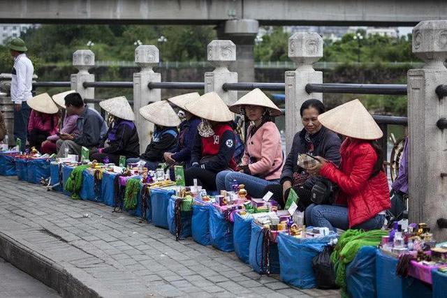 中国男游客到越南旅游，绝对不买这种商品，即使老板娘是个美女！