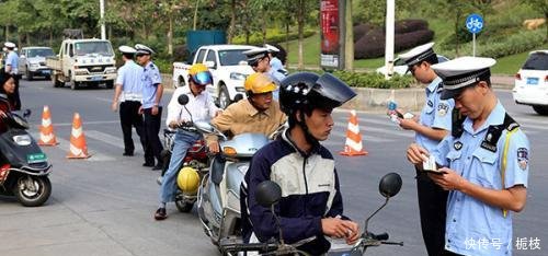 江西铅山14岁女孩乘坐摩托车躲避交警关卡死