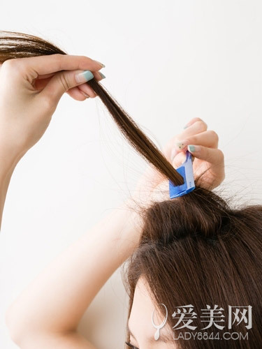 轻熟女最爱盘发发箍点缀优雅十足_360问答