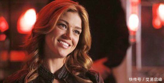 原来她才是女版美国队长,难怪鹰眼侠要和她闪