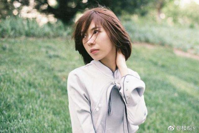 主播小楼户外冷哭求安慰,网友:冻缩水?36D不见