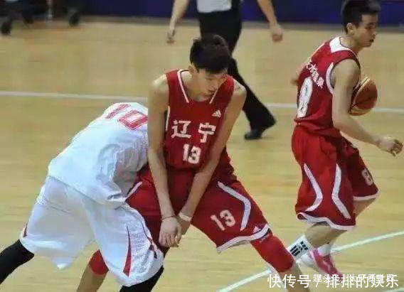 周琦亲口承认和CBA球队接触给出条件金钱地