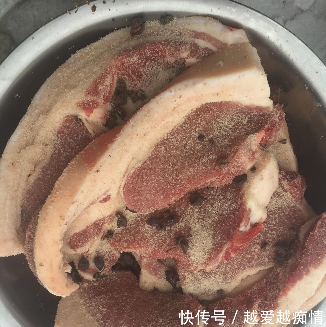 腌腊肉时,别傻傻只放盐,加上4种香料,腊肉入