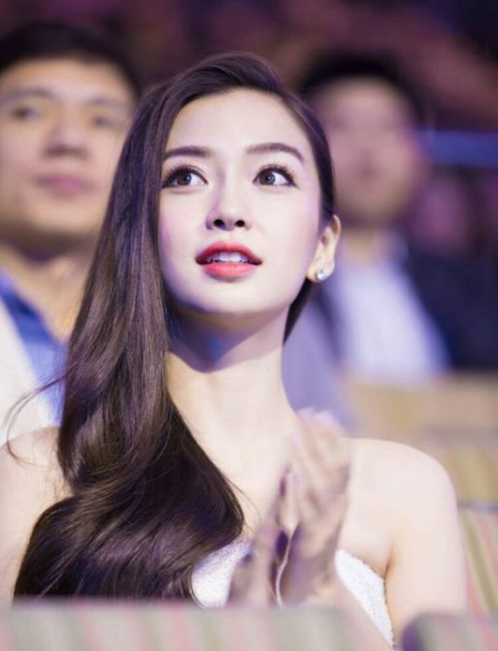 杨颖1.png